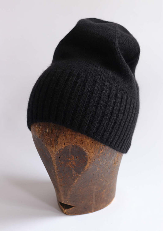 MARI Cashmere Beanie in Liquorice